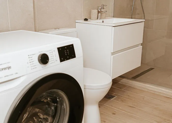 Cozy Infinity Pool & *