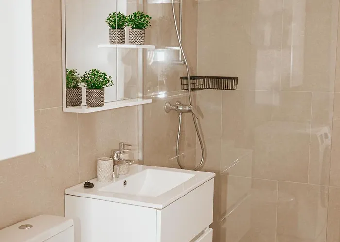 Cozy Infinity Pool & *